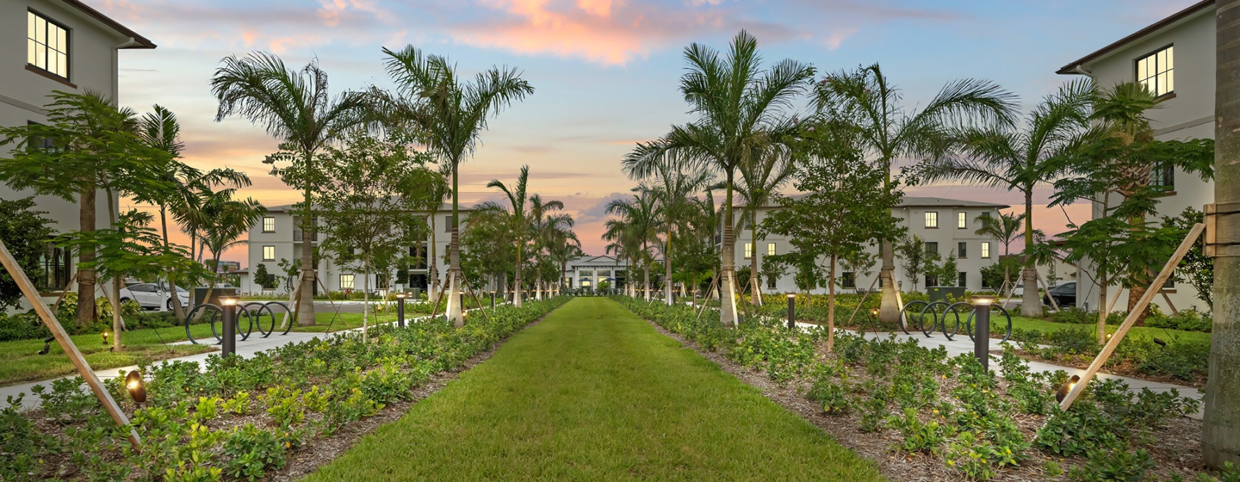 Greenbelt along apartment buildings at Edera Palm Springs